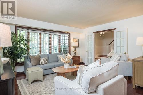 855 Maple Avenue, Milton, ON - Indoor Photo Showing Living Room