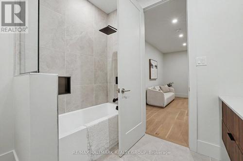 218 Woodland Avenue, Ottawa, ON - Indoor Photo Showing Bathroom