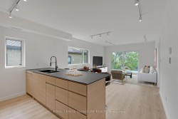 4-1254 Davenport Road  Toronto, ON M6H 2G9