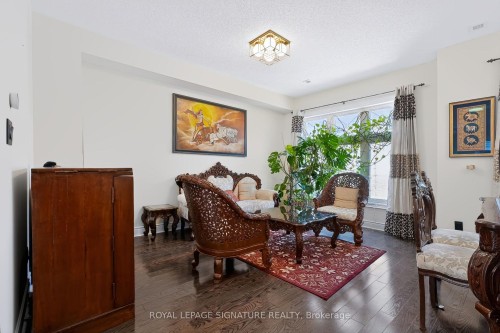 10 Clockwork Lane, Toronto, ON - Indoor Photo Showing Living Room