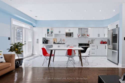 10 Clockwork Lane, Toronto, ON - Indoor Photo Showing Kitchen