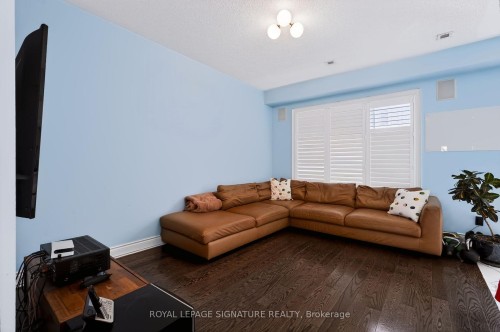 10 Clockwork Lane, Toronto, ON - Indoor Photo Showing Living Room