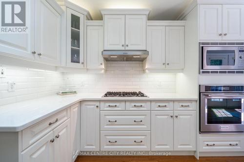 61 Aberdeen Drive, Middlesex Centre (Coldstream), ON - Indoor Photo Showing Kitchen With Upgraded Kitchen