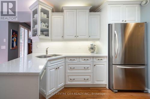 61 Aberdeen Drive, Middlesex Centre (Coldstream), ON - Indoor Photo Showing Kitchen With Upgraded Kitchen