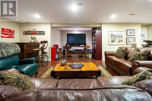 61 Aberdeen Drive, Middlesex Centre (Coldstream), ON - Indoor Photo Showing Living Room