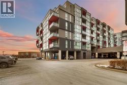 5220 DUNDAS Street Unit# D422  Burlington, ON L7L 0J4