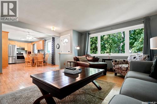 43 Columbia Drive, Saskatoon, SK - Indoor Photo Showing Living Room