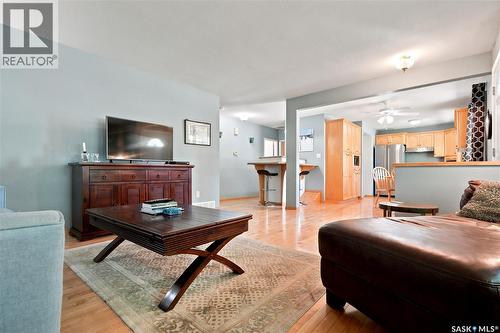 43 Columbia Drive, Saskatoon, SK - Indoor Photo Showing Living Room