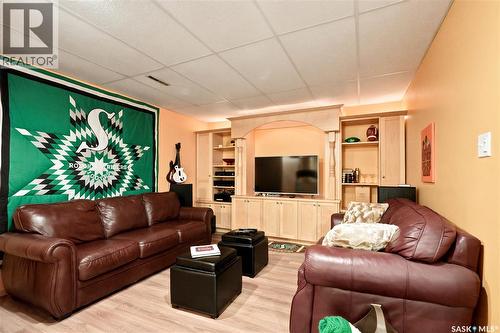 43 Columbia Drive, Saskatoon, SK - Indoor Photo Showing Living Room