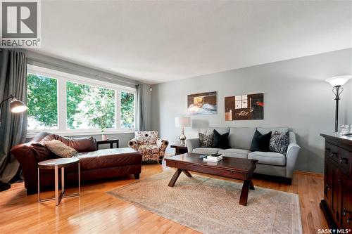 43 Columbia Drive, Saskatoon, SK - Indoor Photo Showing Living Room