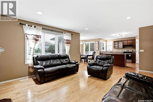 110 Stepney Crescent, Saskatoon, SK - Indoor Photo Showing Living Room