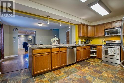 227 Beach Road, Hamilton, ON - Indoor Photo Showing Kitchen