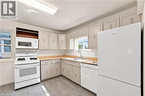 156 Tragina Avenue N, Hamilton, ON - Indoor Photo Showing Kitchen