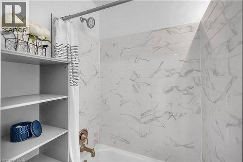 60 Berkley Road, Cambridge, ON - Indoor Photo Showing Bathroom