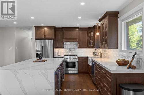 1908 10Th Line, Innisfil, ON - Indoor Photo Showing Kitchen With Upgraded Kitchen