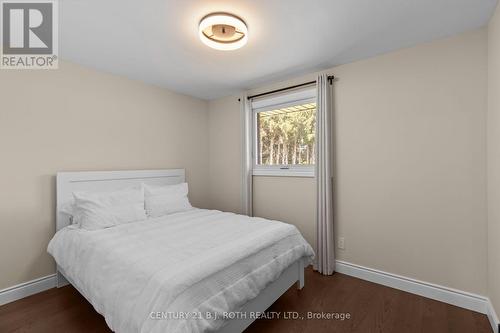1908 10Th Line, Innisfil, ON - Indoor Photo Showing Bedroom