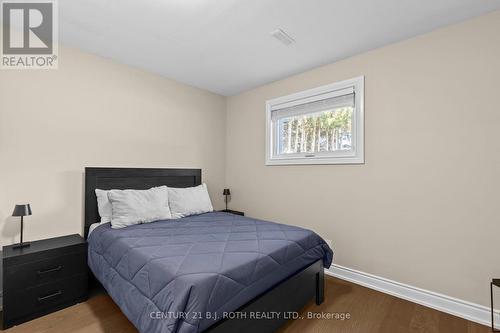 1908 10Th Line, Innisfil, ON - Indoor Photo Showing Bedroom
