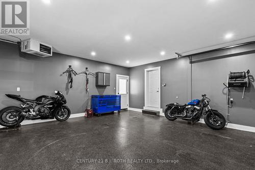 1908 10Th Line, Innisfil, ON - Indoor Photo Showing Garage