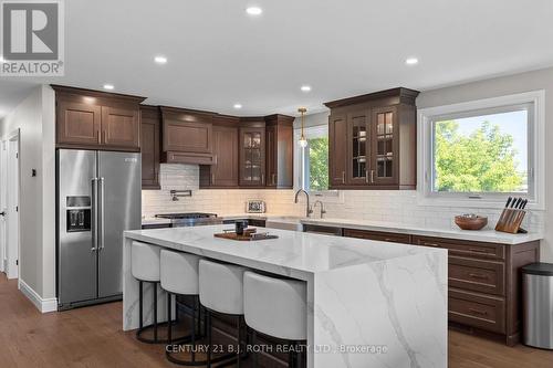 1908 10Th Line, Innisfil, ON - Indoor Photo Showing Kitchen With Upgraded Kitchen