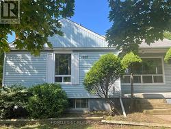 1098 KENT AVENUE Oakville, ON L6H 1Z8
