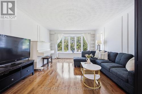 45 Faversham Crescent, Toronto, ON - Indoor Photo Showing Living Room