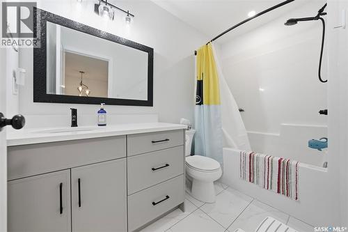 918 3Rd Street, Saskatoon, SK - Indoor Photo Showing Bathroom