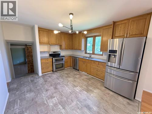 86 Duncan Crescent, Saskatoon, SK - Indoor Photo Showing Kitchen With Double Sink