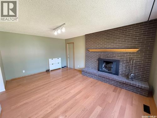 86 Duncan Crescent, Saskatoon, SK - Indoor Photo Showing Living Room With Fireplace