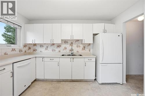212 217A Cree Place, Saskatoon, SK - Indoor Photo Showing Kitchen With Double Sink