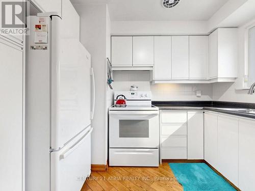 22 Jeffton Crescent, Toronto, ON - Indoor Photo Showing Kitchen