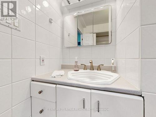 22 Jeffton Crescent, Toronto, ON - Indoor Photo Showing Bathroom
