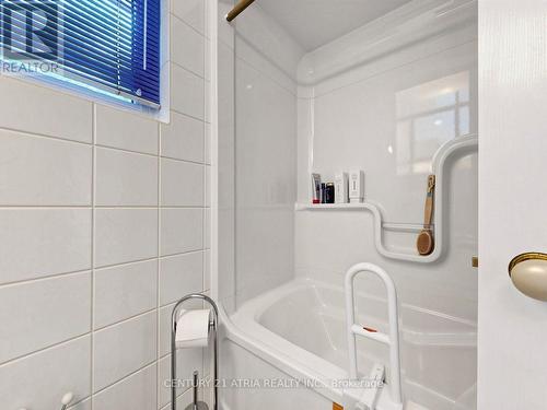 22 Jeffton Crescent, Toronto, ON - Indoor Photo Showing Bathroom