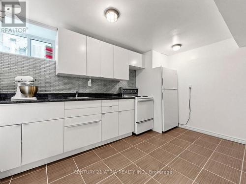 22 Jeffton Crescent, Toronto, ON - Indoor Photo Showing Kitchen