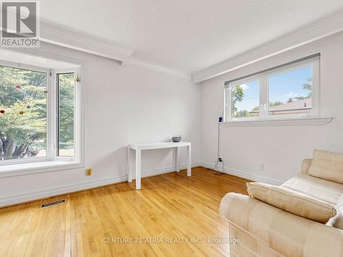 22 Jeffton Crescent, Toronto, ON - Indoor