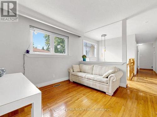 22 Jeffton Crescent, Toronto, ON - Indoor