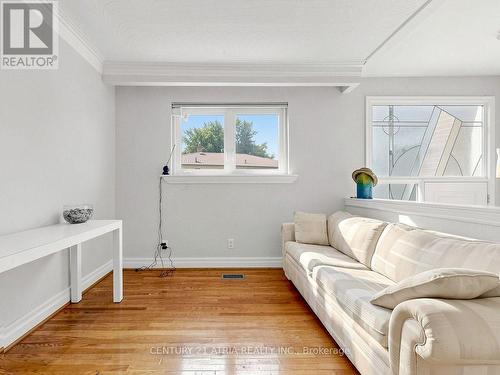 22 Jeffton Crescent, Toronto, ON - Indoor