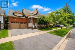 29 COUNSELLOR TERRACE Barrie, ON L4M 7H1