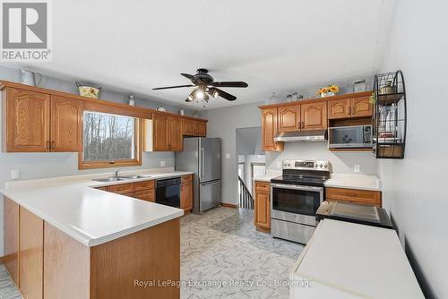 393460 2 Concession, West Grey, ON - Indoor Photo Showing Kitchen With Double Sink