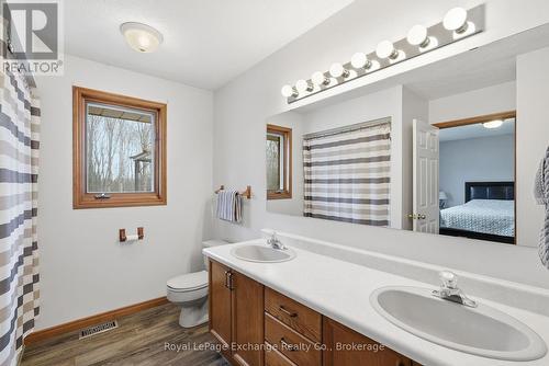 393460 2 Concession, West Grey, ON - Indoor Photo Showing Bathroom