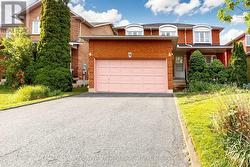 9 KINGSPLATE CRESCENT  Toronto, ON M9W 6X6