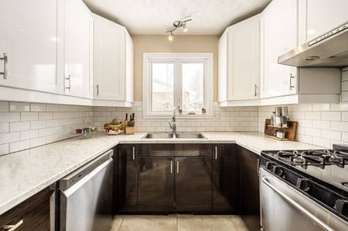 Cuisine - 1435 Ch. Delorme, Farnham, QC - Indoor Photo Showing Kitchen With Double Sink With Upgraded Kitchen