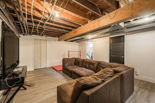 Salle familiale - 1435 Ch. Delorme, Farnham, QC - Indoor Photo Showing Basement