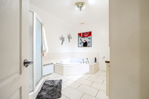 Salle de bains - 2072 Rue De Castellane, Laval (Vimont), QC - Indoor Photo Showing Bathroom