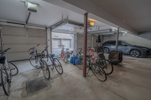 Garage - 2072 Rue De Castellane, Laval (Vimont), QC - Indoor Photo Showing Garage