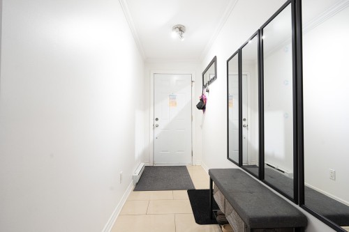 Hall d'entrée/Vestibule - 2072 Rue De Castellane, Laval (Vimont), QC - Indoor Photo Showing Other Room