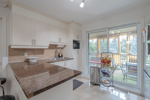 Cuisine - 2072 Rue De Castellane, Laval (Vimont), QC - Indoor Photo Showing Kitchen With Double Sink