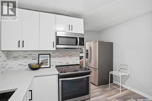 1721 E Avenue N, Saskatoon, SK - Indoor Photo Showing Kitchen