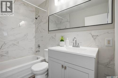 1721 E Avenue N, Saskatoon, SK - Indoor Photo Showing Bathroom
