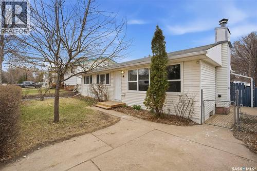 1721 E Avenue N, Saskatoon, SK - Outdoor