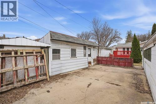 1721 E Avenue N, Saskatoon, SK - Outdoor